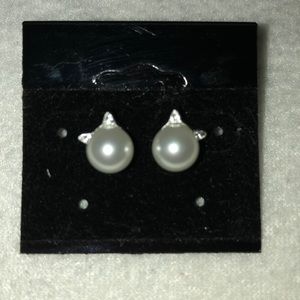 ⭐️ Host Pick- Stud Earrings